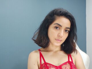 EmyParker shows photos