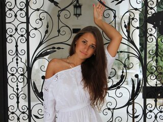 MalinaMiMi shows ass